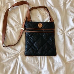 Adjustable strap over-the-shoulder purse